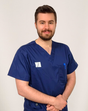 HIMG hajbeültetési klinika - Dr. Bódi Ádám - Hajbeültetési Specialista, SHE Technika Szakértő